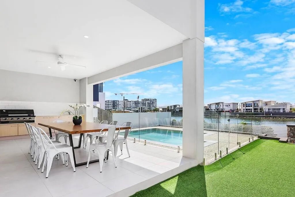 Apartment Canal Bliss 4Br Waterfront Hope Island Home Gold Coast