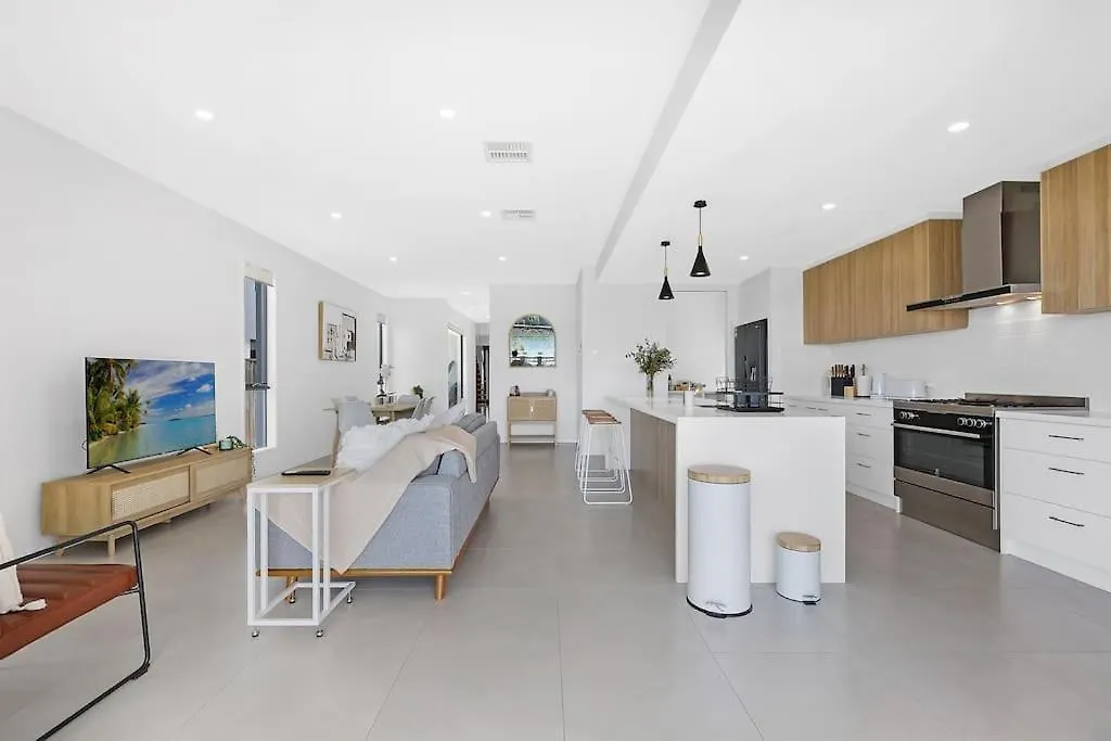 Canal Bliss 4Br Waterfront Hope Island Home Gold Coast