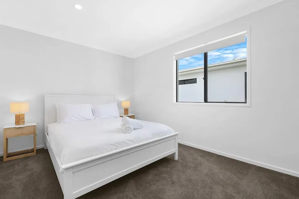 Canal Bliss 4Br Waterfront Hope Island Home Gold Coast 0*,  Australia